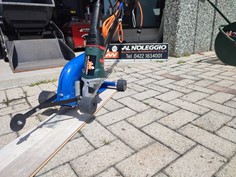 Il motore da 2400W E le lame per segare speciali lavorare senza interruzioni non è più un problema quando si taglia il parquet.