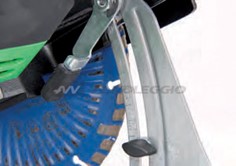 Sega diamantata con binari di guida per tagli precisi 