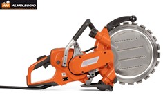 Troncatrice elettrica taglio 32.5cm in azione 