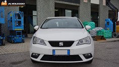 Auto con 5 porte e climatizzatore 