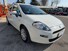 Fiat Punto diesel bianca con gancio traino per rimorchi 