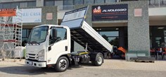 Cassone autocarro trilaterale con portata di 665,7 kg 