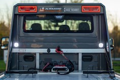 Finestrino posteriore su carro attrezzi con patente B 