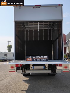 Furgone Nissan NT400 container sponda - Capacità di carico M3 25 