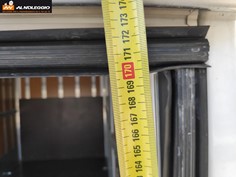 Furgone Nissan NT400 container sponda - Dettaglio della cabina di guida 