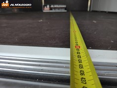 Furgone Nissan NT400 container sponda - Dettaglio della porta laterale 