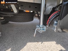 Furgone Nissan NT400 container sponda - Frontale con porte aperte 
