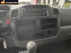 Furgone Nissan NT400 container sponda - Larghezza bocca di carico 2.10 mt 