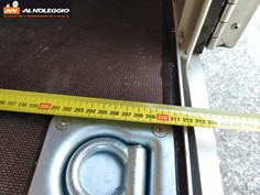 Furgone Nissan NT400 container sponda - Vista frontale con luci accese 