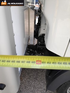 Furgone Nissan NT400 container sponda - Vista laterale con dettaglio carrozzeria 