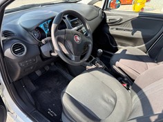Fiat Punto con climatizzatore, ABS e autoradio 