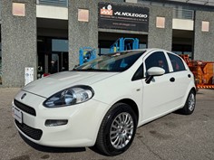 Fiat Punto bianca con gancio traino e motore diesel 