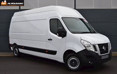 Furgone Nissan NV400 Passo Lungo, dimensioni esterne 6,2 m lunghezza x 2,1 m larghezza 