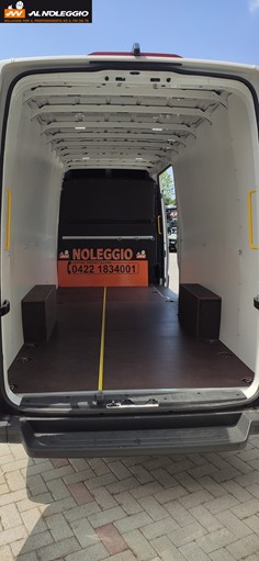 MAN TGE Passo Lungo - Porta laterale dettaglio 