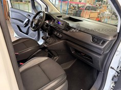 Nissan Townstar con motore benzina Euro 6D, ideale per trasporti leggeri 