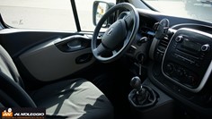Nissan NV300 Passo Lungo - Volante e cruscotto 