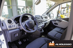 Interno vano di carico NV 300 con ganci di fissaggio 
