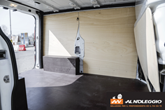 NV 300 con porta posteriore alta 1,30 mt 