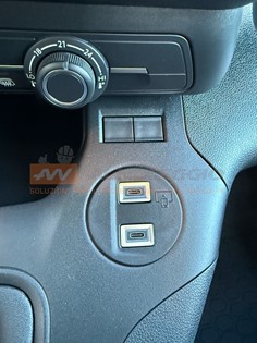 Opel Combo con climatizzatore e regolatore di velocità per comfort di guida 