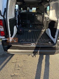 Opel Combo Cargo con porta posteriore a battente e capacità di carico 