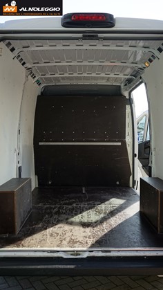 Opel Movano con altezza di carico posteriore 54 cm 