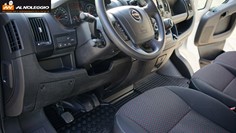 Opel Movano con cambio manuale e tre posti a sedere 