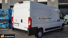 Opel Movano - Vista posteriore 