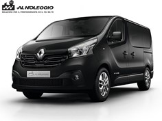Pulmino Renault Trafic con gancio traino 