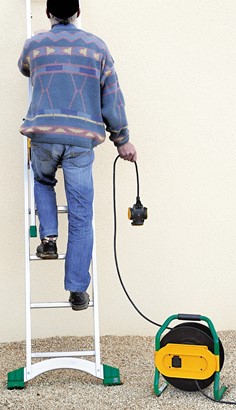 Avvolgicavo Rotante in Acciaio e Resina - Sicurezza a Treviso Godi di una rotazione fluida dei cavi elettrici con l'avvolgicavo rotante a Treviso. Mantieni la sicurezza e l'ordine sul luogo di lavoro.