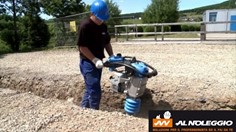 Compattatore di terra | Costipatore piastra vibrante verticale 70kg a Oderzo Il compattatore di terra è uno strumento indispensabile per la preparazione del terreno in diversi ambiti. Il costipatore piastra vibrante verticale 70kg ha un design a basso profilo che lo rende adatto a quasi tutti i cantieri.