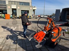 Robot da demolizione su pendenze ripide con angolo massimo di 30 gradi 