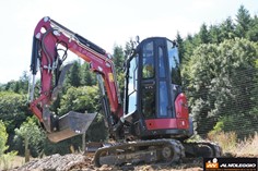 Noleggio escavatore 27 quintali con tecnologia all'avanguardia a Venezia. L’escavatore 27 quintali è dotato di tecnologie all'avanguardia che lo rendono più efficiente, sicuro e confortevole.