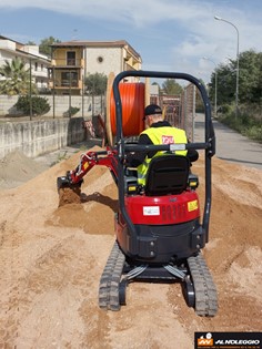 Noleggio Micro escavatore 12 quintali a Treviso con componenti resistenti Il micro escavatore 12 quintali è dotato di componenti resistenti che garantiscono una maggiore durata.