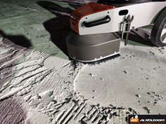 Levigatrice per pavimenti in cemento BG 250 con scarico polveri asimmetrico 
