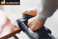 Levigatrice per rimozione vernici su intelaiature di finestre 