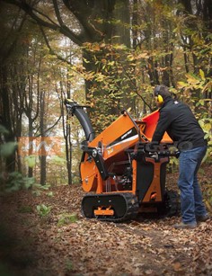 Biotrituratore con cingoli in acciaio rivestiti in gomma 