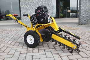 Trencher TR-12 ideale per la posa di tubazioni con massima precisione 
