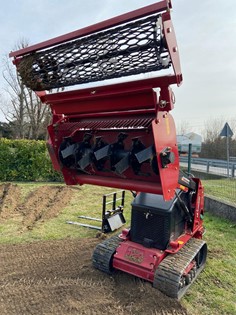 Miniskid Dingo con accessorio fresa interrasassi 