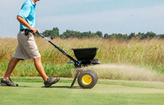 Utilizzo spandiconcime a spinta rotativo 