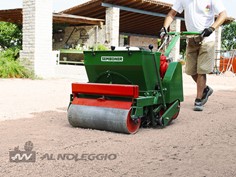 Capiente tramoggia da 54 litri 