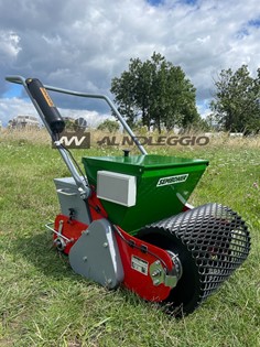 Seminatrice a batteria con autonomia di lavoro fino a 1300 m² 