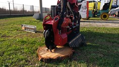 Fresaceppi Toro Funzionalità Track Drive I comandi sono facili da usare con le tracce e le velocità di trasporto, alla velocità di 6.4 kmh si ottiene la massima produttività.