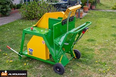 Banco motore elettrico con sega circolare - Lama Ø 600 in azione su legno spesso 