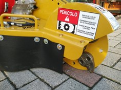 fresaceppi a noleggio Treviso Noleggia un fresaceppi potente a 4 tempi a Treviso. Rimozione efficace dei ceppi per rigenerare la zona interessata.
