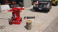 Spaccalegna per tronchi di legno nodoso 