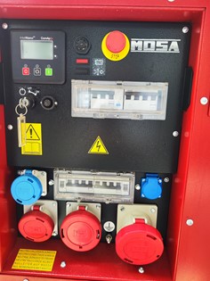 Generatore Diesel 45 kW compatto e trasportabile con furgone cassonato 