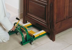Muletto Alza Mobili Manuale - Noleggio a Gorgo al Monticano Noleggia il muletto alza mobili manuale a Gorgo al Monticano per sollevare e spostare oggetti pesanti o mobili senza sforzo. Robusto, durevole e versatile, rende il trasporto un gioco da ragazzi.
