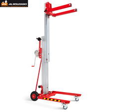 Elevatore industriale dotato di 8 ruote per un facile trasporto, altezza forche sollevate 2,90 metri, carico massimo 170 kg 