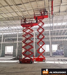 Piattaforma Aerea Verticale 14m: Potente Motore Kohler e Design Robusto a Pordenone. Scopri la potenza e l'affidabilità della piattaforma aerea verticale su ruote da 14 metri. Motore Kohler da 48 kW, carico utile di 320 kg, e design rinforzato. Affitta ora per massima produttività e sicurezza.