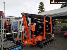 Noleggio piattaforma Ragno - Noleggio Altezza 17m e Portata 200 kg Affitta una piattaforma ragno semovente con altezza di lavoro fino a 17 metri e portata di 200 kg. Ideale per lavori in quota con controllo avanzato.